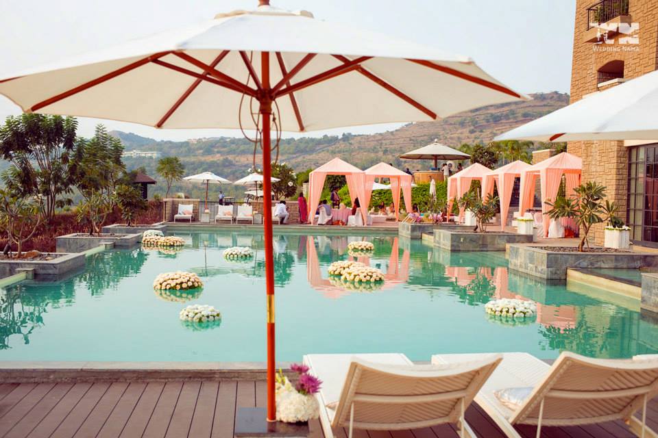 TheWeddingCo_In's tweet photo. This splendid floral decor by TWC at Oxford Golf Resort, Pune is giving us serious pool-side party decor goals!
#twcdecor #twccouples #weddings #floraldecor #weddingplanning #weddingplanner #decor #weddingdecorations #weddingdecor #oxfordgolfcourse #pune #oxfordgolfcoursepune https://t.co/yHUZ8HPyCg