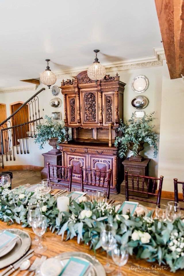 Simplicity of greens and whites were just beautiful for this special event.