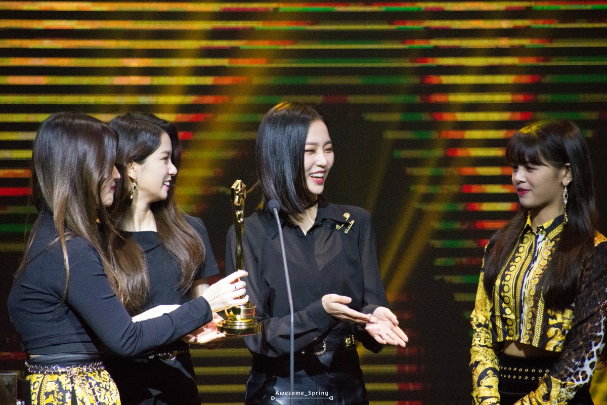 Awesome_Spring's tweet photo. 180518 CLC at  Dara Daily Awards 2017 (1)

#CLC #씨엘씨 #WelcomeCLCtoThailand 
#daradailyAwards7 #DDA2017 https://t.co/yD31AytSHn