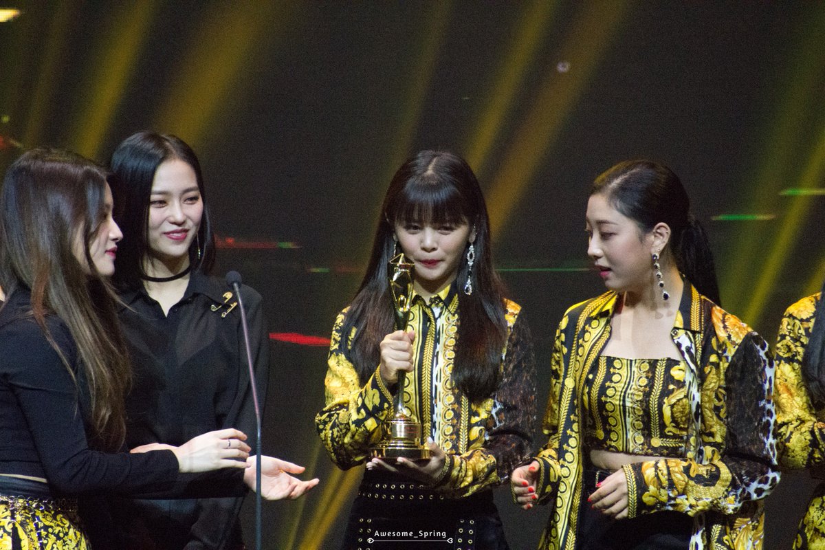 Awesome_Spring's tweet photo. 180518 CLC at  Dara Daily Awards 2017 (1)

#CLC #씨엘씨 #WelcomeCLCtoThailand 
#daradailyAwards7 #DDA2017 https://t.co/yD31AytSHn