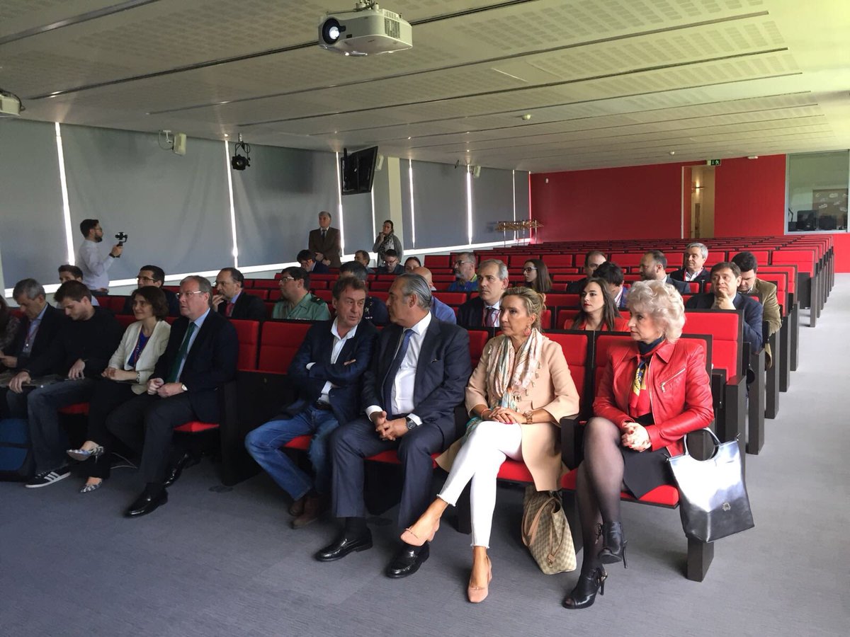 LeonAyto's tweet photo. El alcalde de León @AntonioSilvan_ asiste al #foro2030 “Como la #ciberseguridad estará presente en la estrategia digital de las organizaciones” en @INCIBE https://t.co/QXny5anjFu