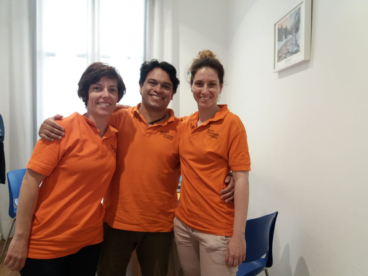 FOB_BCN's tweet photo. Aquest dilluns vam comptar amb la Neus, el Guilio i la Cristina passant consulta com a  osteòpates voluntaris al nostre Servei de Pediatria Solidària (SPS).  Moltes gràcies pel vostre compromís i la vostra feina!!! 👏👏👏😀😀 https://t.co/vHJfPZXhiz