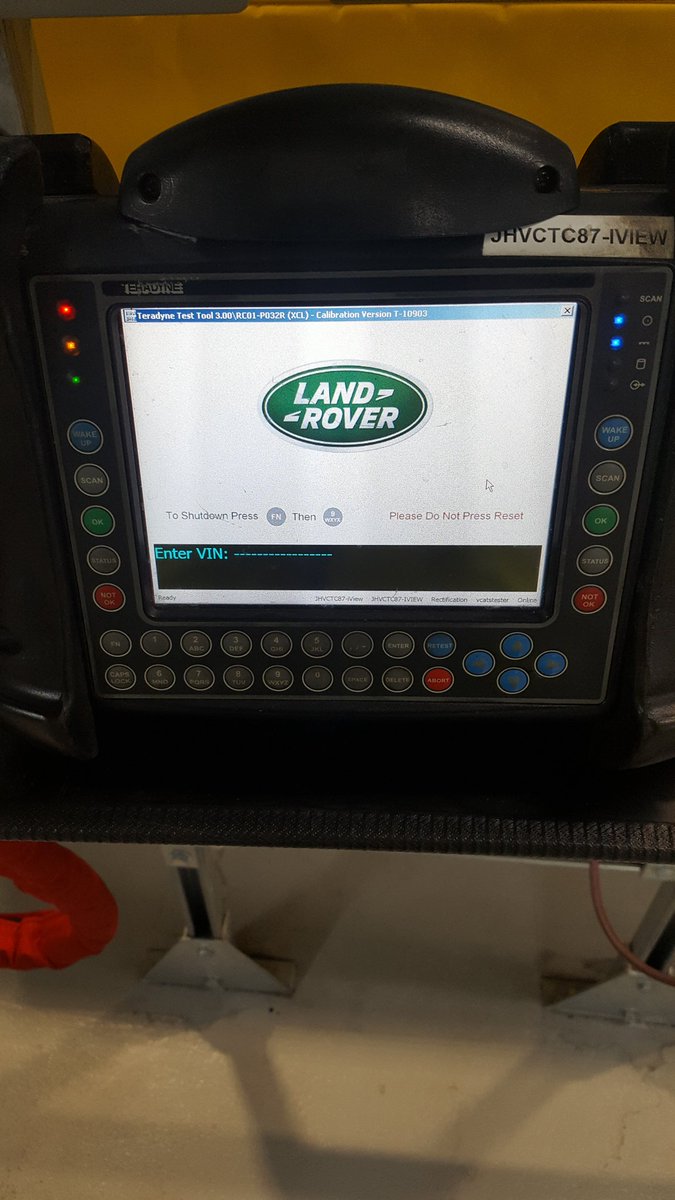 AyubMoosa2's tweet photo. The Manchester College staff take on board the training with Jaguar Land Rover looking at the amazing new diagnostic software https://t.co/FxWr3KhvHj you want to know what we know? join us for courses starting in September https://t.co/DxR04LK8Ey https://t.co/VybwBpB6AB