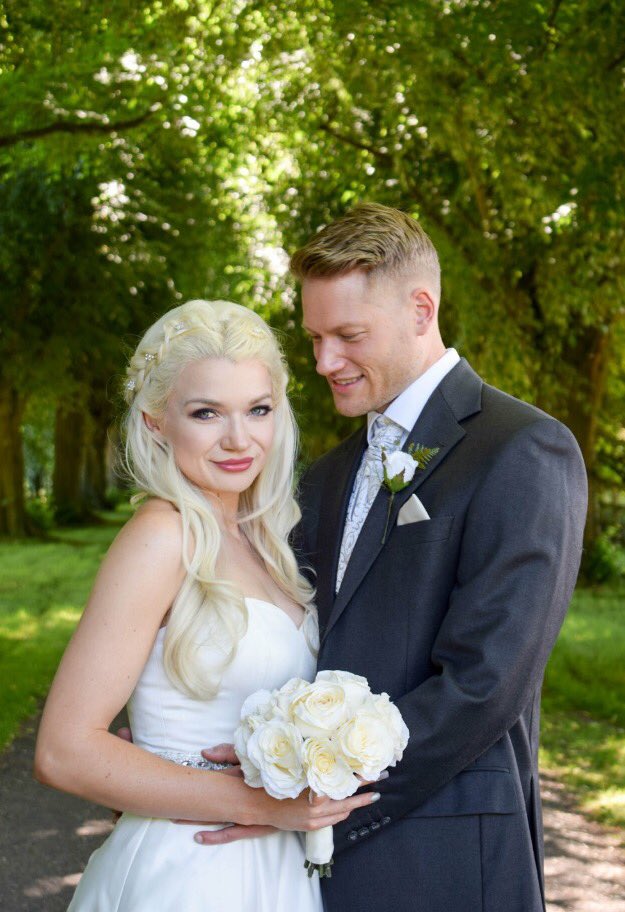 Ivy_Ladder's tweet image. Beautiful couple on their big day 💖 #ivyladder #ivyladderphotography