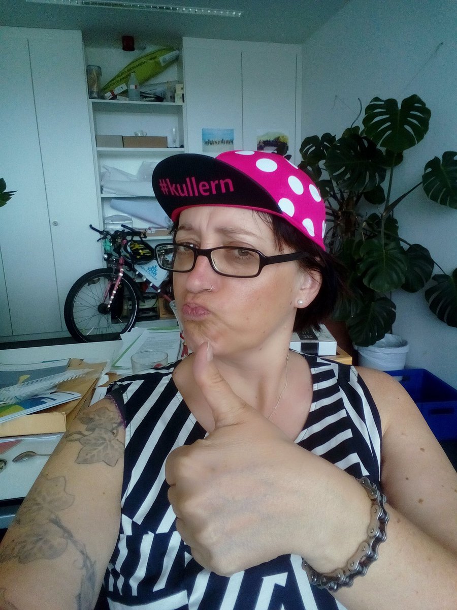 SabineCrook2's tweet photo. Was Feines für Pink Rabbit #spurcycle @kvirder @RadentscheidDA https://t.co/ZLg2KMgTMl