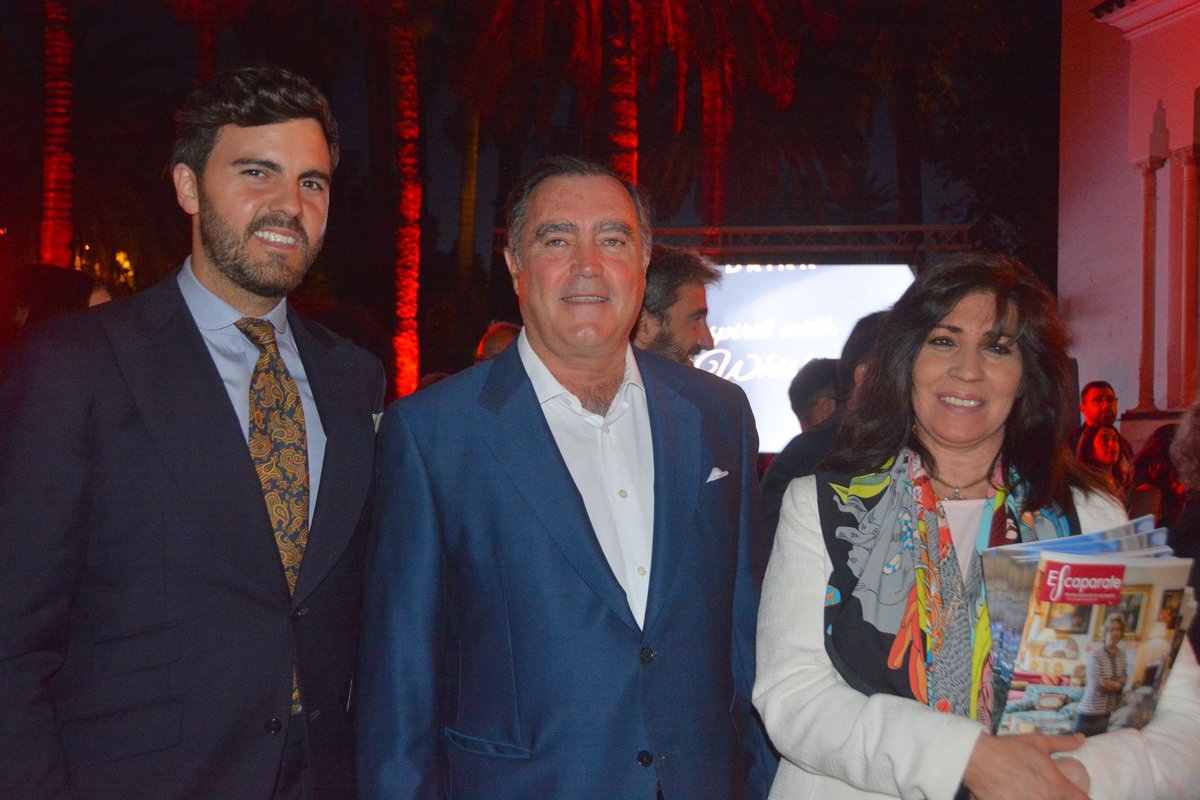 niebladeltoro's tweet photo. Presentación de la nueva espirituosa #tchay de @GrupoEstevez en @VillaLuisaSev en el próximo número de @escaparaterevis En la foto con #joseramonestevez y Rocío Moreno de #larevistasocialdelsur #marcaespaña https://t.co/0gagmhto7I