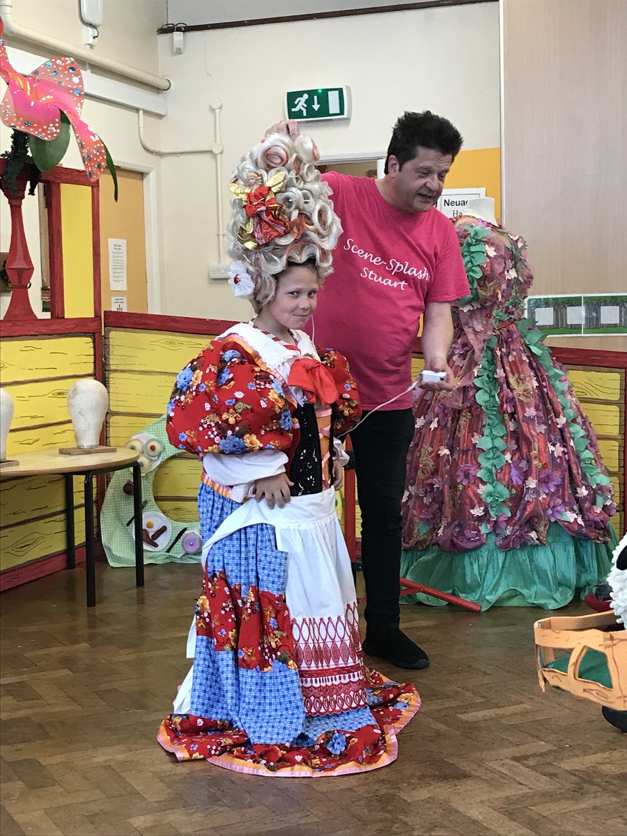 trefnantysgol's tweet photo. Mae’r plant yn mwynhau gwisgo fyny! The children are really enjoying dressing up! They all look amazing in their costumes for The wonderful world of @davidwalliams #BodynFI #BeingME #MagicLightProductions https://t.co/gNzqYasz0J