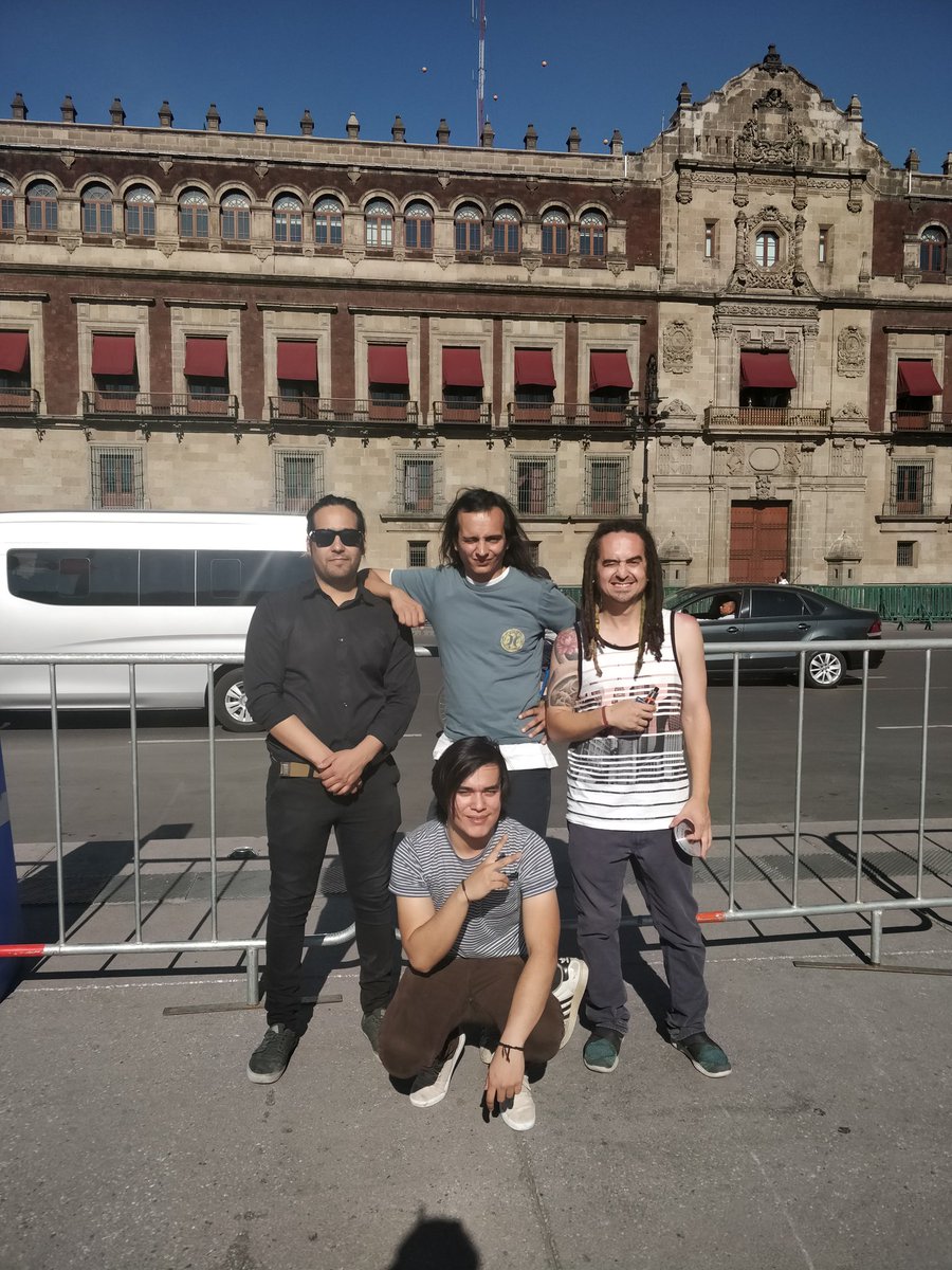 Amigos. Vienen buenas cosas! Esperen noticias.