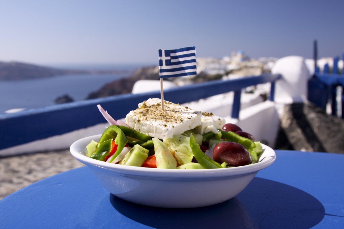 Reiseguiden's tweet photo. Er det gresk for deg? 🇬🇷 Her kommer noen nyttige fraser til sommerferien i Hellas! 🗣️ 
💎 Hei - Yassou
💎 God morgen - Kalimera
💎 God kveld - Kalinixta
💎 Takk - Efcharisto
💎 Skål - Giámas!
💎 Værsågod - Parakaló

#gresk #hellas #reisetips https://t.co/5Kcd9aaDK8