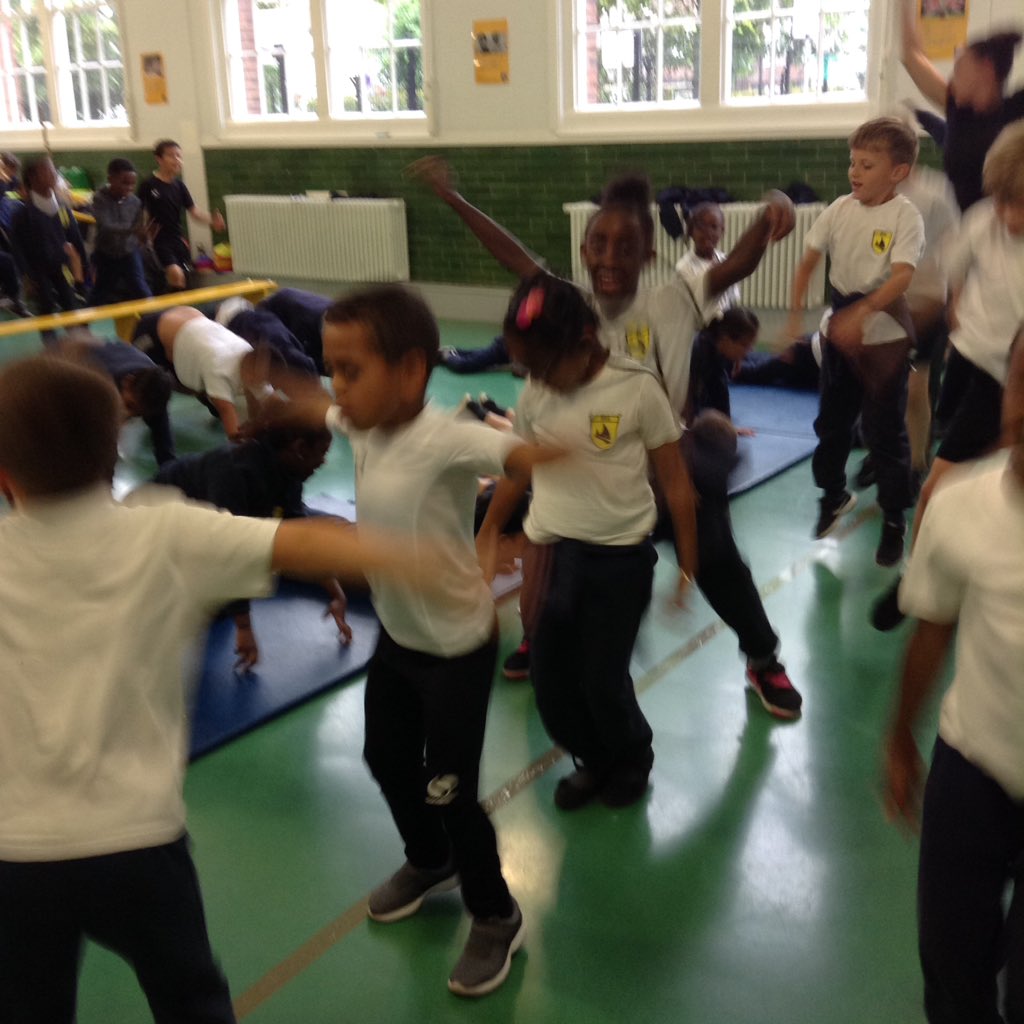RFitzroyAcademy's tweet photo. Thank @Serita44 and @sportsfs for a great circuit session this morning. #SaffronClass had a great time! https://t.co/IB2i68dtmq