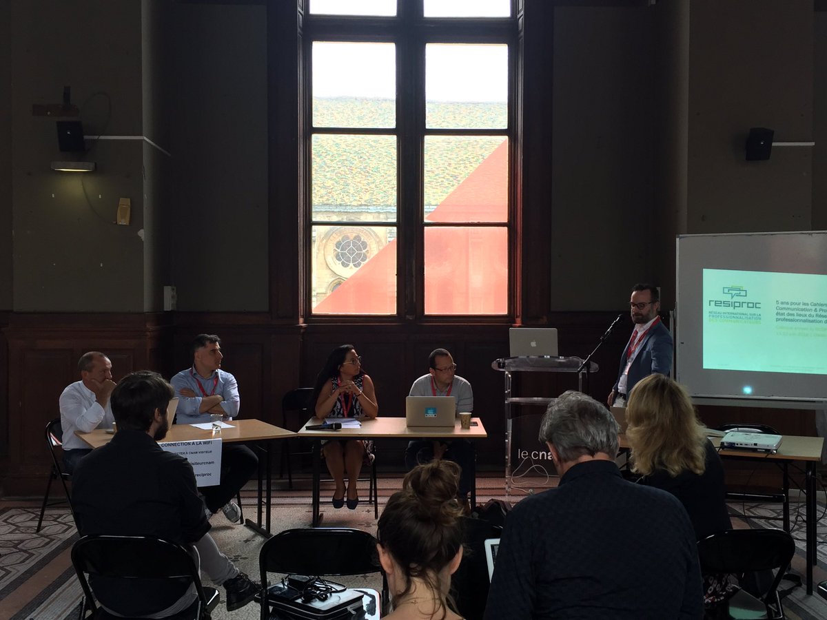 MarieCarignan's tweet photo. Plénière sur les 5 ans des Cahiers du #RESIPROC/ Revue Communication & Professionnalisation avec les collègues @danybaillargeon @comNchange Valérie Lépine, Marc D. David et Patrice de la Broise https://t.co/afcjaFgbuB