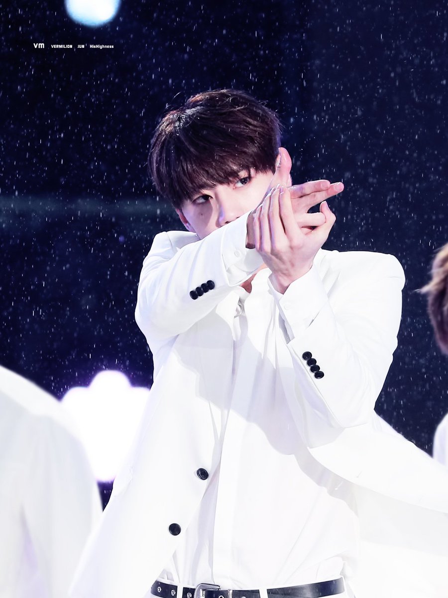 Junception97's tweet image. Proof that Jun is perfect for an action movie/drama. Someone cast him in one please TTTT
#theunit #unitb #unb #ukissjun #ukiss #jun