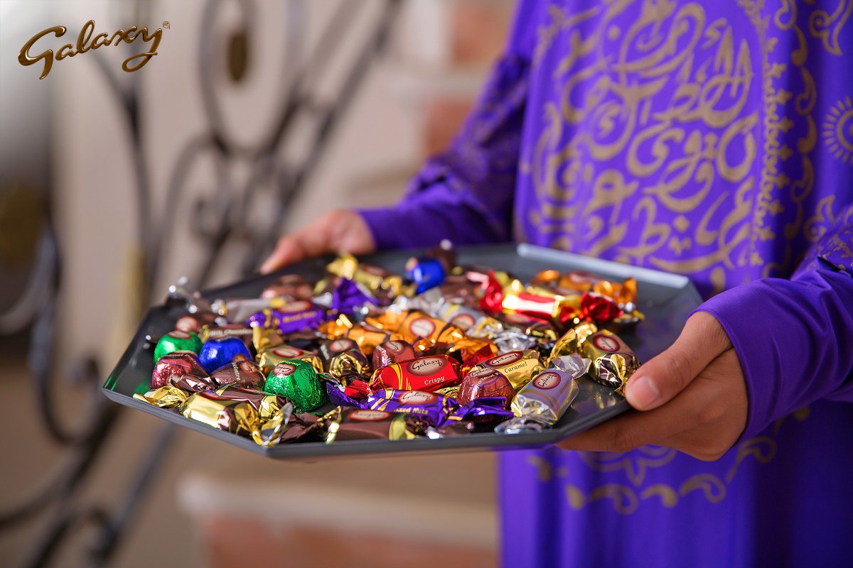 When having guests for Iftar, #ShareTheJewels for sweeter moments. Like if you love Jewels

شاركي اللحظة الحلوة مع ضيوفك بعد الافطار مع جالكسي®. عطنا لايك إذا كنت تحبي جالكسي® جواهر
#عبري_عن_إحساسك