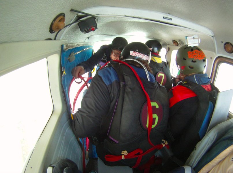 radioexe's tweet image. 🛩️| A #Devon women is taking on the challenge of an aeroplane jump to raise £1,200 for the residents of college house in #NewtonAbbot. 

Read more on our community news section, proudly sponsored by @BluebirdCareExe, here 👉 goo.gl/UKyY1f