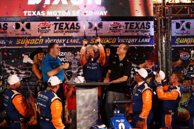 FirestoneSA's tweet photo. ๐@scottdixon9 shoots and scores another victory. Dixon really is on a winning streak๐ฅ
43 Career @IndyCar Wins and counting... ๐ฅ
Vote for Dixon https://t.co/cHM2nl4qSj all the way to the finish ๐
#KohlerGP #FSIndySeries #IndyCar #FirestonePredictComp https://t.co/EjGIpHtDd7