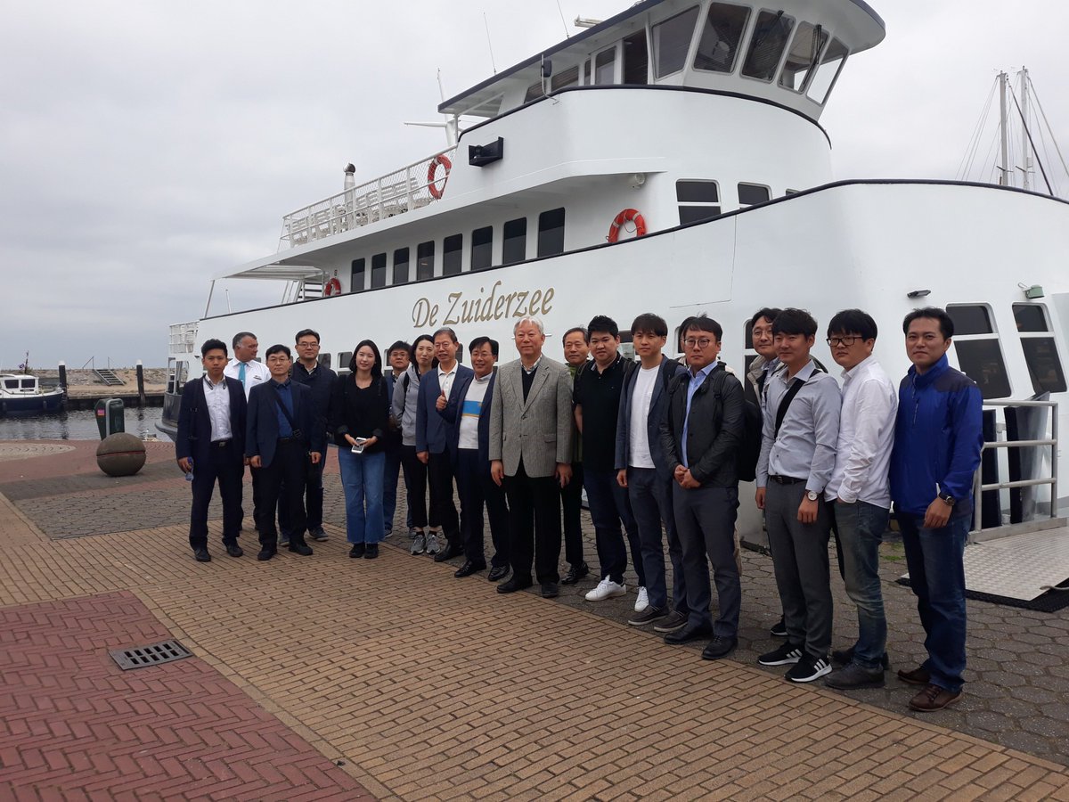 PonderaConsult's tweet photo. Today, @windmindsbv are taking our Korean visitors for the @WindDaysNL to @Westermeerwind for a boat trip along the wind farm, to show how the Netherlands are trying to achieve the #energytransition. 

#WindMinds #WindEnergy https://t.co/AhaMZ8fWrj