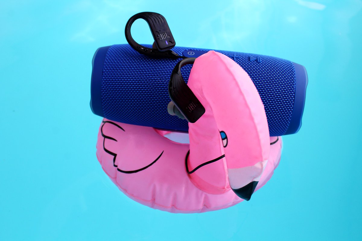 liezelv's tweet photo. Took the @JBLSOUTHAFRICA Endurance SPRINT In-Ear Bluetooth Headphones &amp; JBL XTREME Speaker for a test swim.Both are waterproof,wireless &amp; available worldwide from JBL.
*This speaker is completely waterproof,to the point where you can hold it underwater &amp; it will still play!#JBLSA https://t.co/IggZKtPpFl