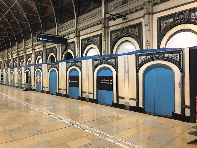 PressOnUK's tweet photo. Who can name the London train station these hoarding graphics are currently situated in? (We'll give you a clue... Marmalade sandwiches!) #london #hoardinggraphics #construction https://t.co/EP50J36iXy