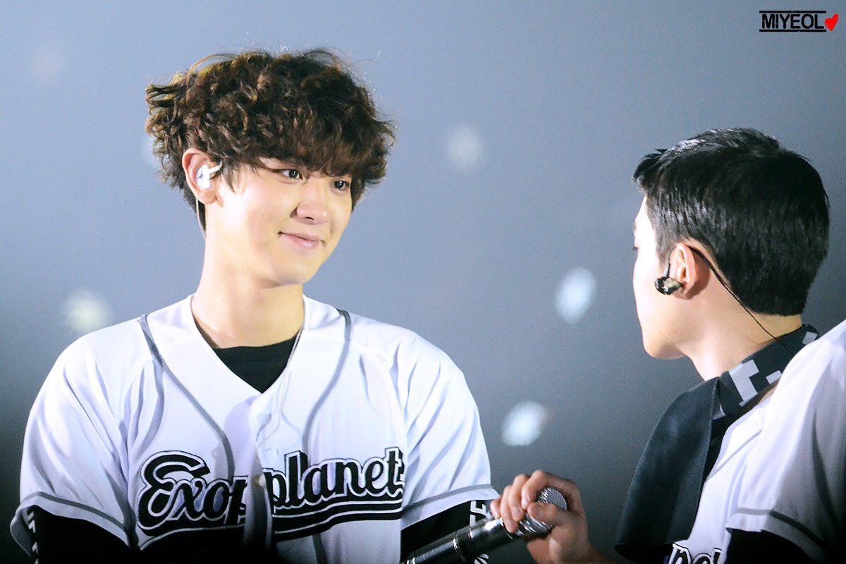 maybe if i knew why chanyeol keeps looking at kyungsoo like this my life may or may not be easier