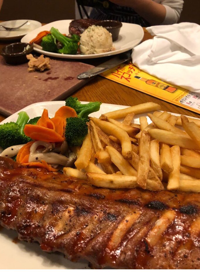 今日はおにくぅーーーーー🥩🥩🥩
いっぱい食べちゃう〜笑笑 
また行きたくなるステーキ屋さんでした😊😊