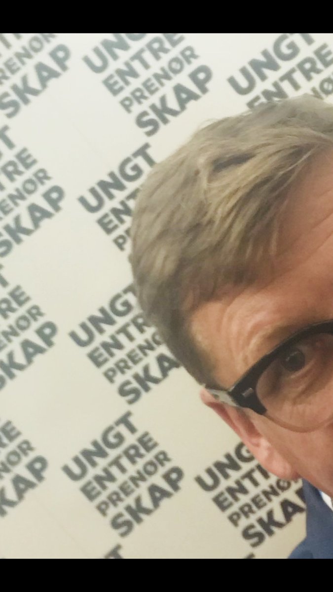 PaaSprakehaug's tweet photo. Straks klar for å dele ut prisen for Beste Forretningsplan under NM for Studentbedrifter 2018 med @UE_Norge #innovatørertrengsoveralt #studentbedrift #NM_SB #nordeanorge  #ueselfie 👍🏻🇳🇴 https://t.co/2VMH0Du2nQ