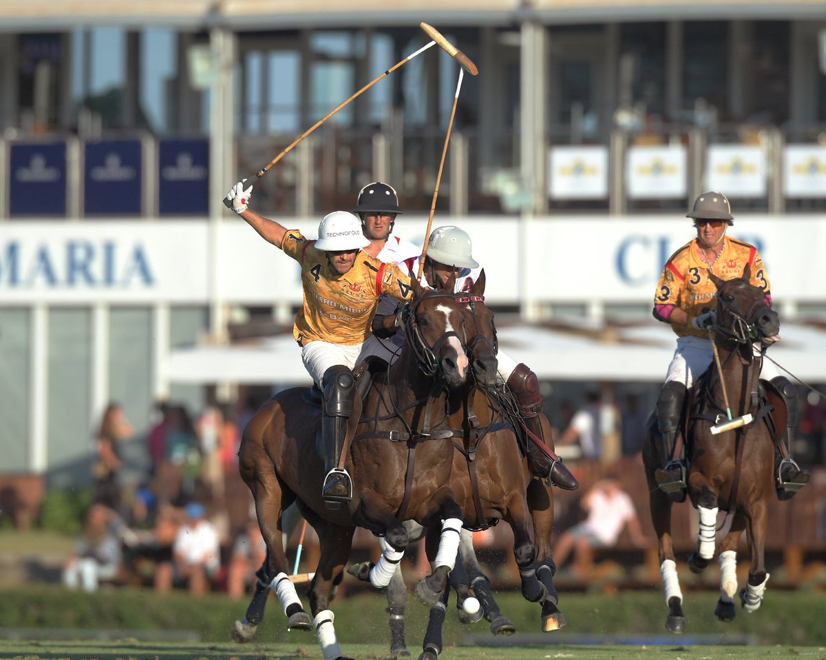 TorneoIntPol_EN's tweet photo. #torneointerpolo
August 2018 → 47 Torneo Internacional de Polo.
@ChukkerApp
https://t.co/8aiW0ulmca   @SantaMariaPoloC
#sotogrande   #horse   #polo4thepeople
EnglisH:  @TorneoIntPol_EN  Photo: #snoopypolo @StMariaPoloC_EN https://t.co/ucJJbRwm4o