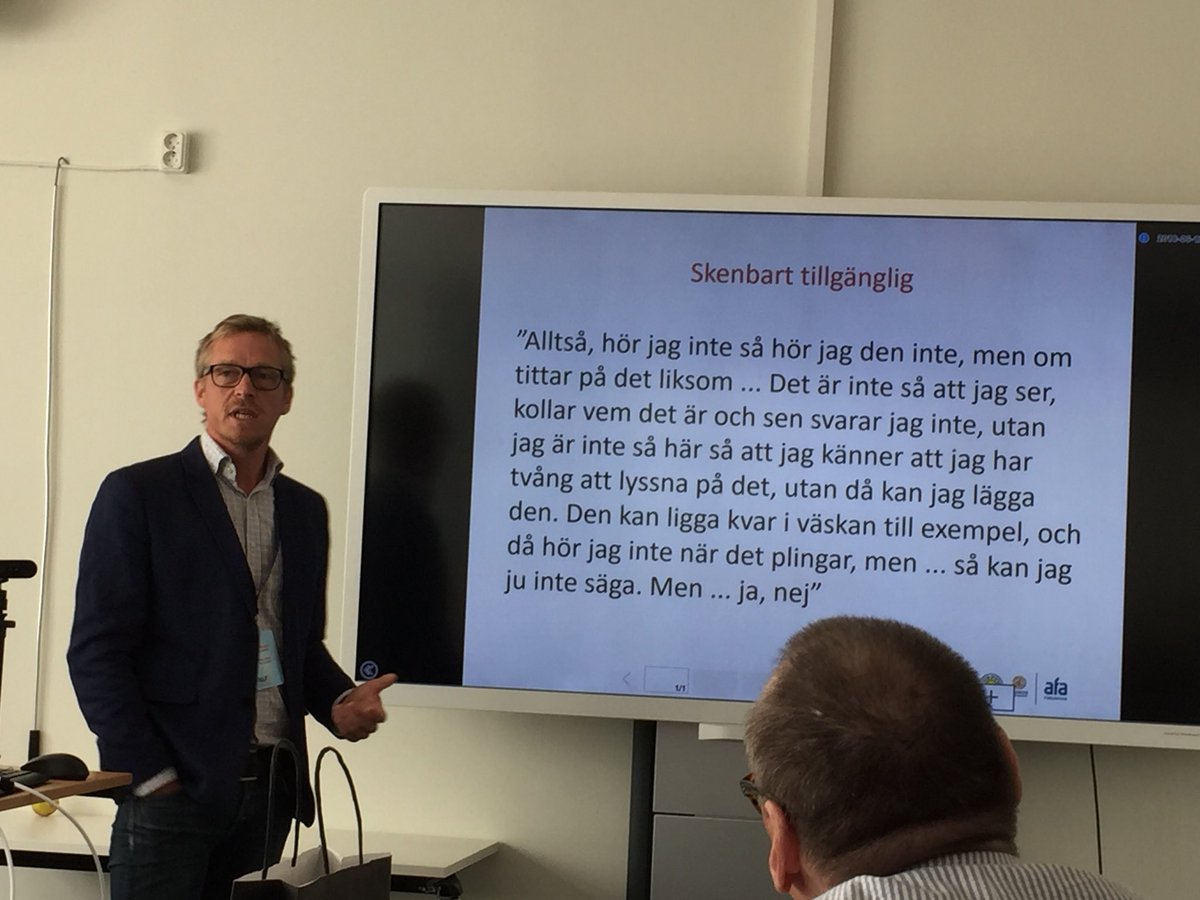 DrStinsen's tweet photo. ”Stallet är min mobilfria zon” @RosengrenCalle och @AnnBergman1 presenterar intressanta resultat ur vårt @afaforsakring finansierade projekt Vägar till ett hållbart digitalt arbetsliv. #falf2018 https://t.co/42XyGA8Js4