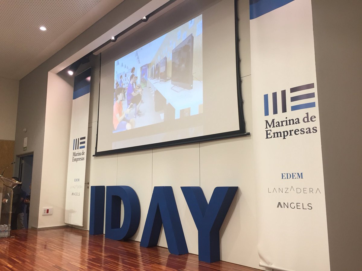 nogueras_marta's tweet photo. El día más esperado del año ha llegado!!! #iday18 Entusiasmada es poco!!! https://t.co/zhIqwW9HOP