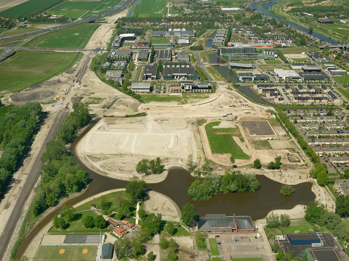 BohemenBV's tweet photo. Prachtige luchtfoto’s door @Rijkswaterstaat van Badhoevedorp dat langzaam weer één dorp wordt en de verkaveling van Park Quatrebras! #enthousiast #trots #RWS #bedankt https://t.co/b1jY7VWyTr