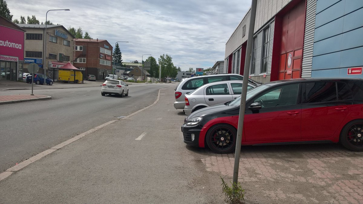 TiiTikk's tweet photo. #autotajoradalle iänikuinen Sahaajankadun ja Mekaanikonkadun kulmaus, ja tuon autopesulan #ateline'et aina vaan @HelsinkiKymp. https://t.co/rnhSCxpeRV