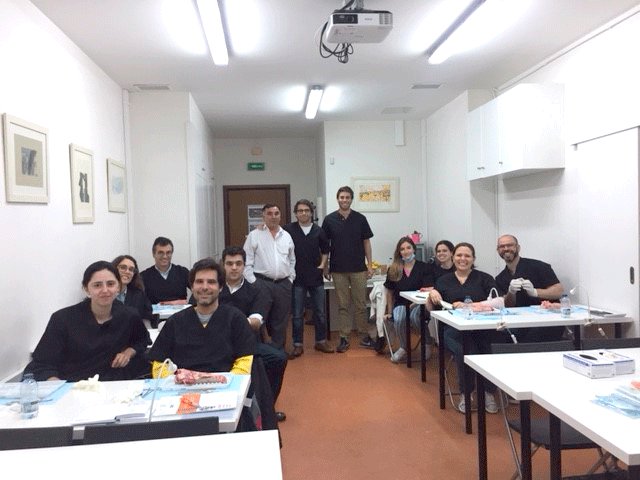 gtmedical's tweet photo. Curso de perio-implantes impartido en Portugal por el profesor Dr. Ricardo Faria e Almeida. Junio 2018
#gtmedical #implant https://t.co/KEHmas8wFE