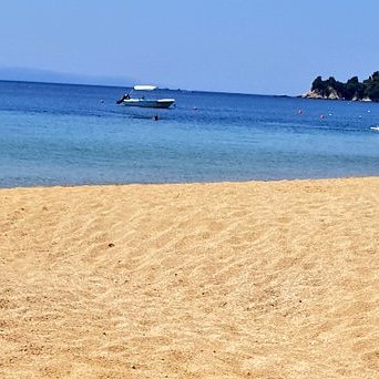 Br0wnEyedGirl__'s tweet photo. Another day another beach another hotdog legs pic another Mythos 🍺🌭😆😎🌞🏖🤪🍾⛵ #beachlife #Beachvibes #Skiathos #2weeksofbliss https://t.co/RwkUzO3Obn