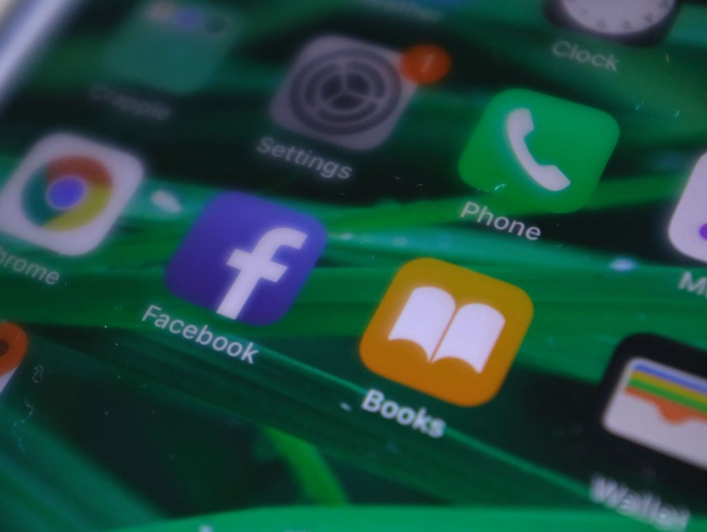 TechCrunch's tweet photo. Apple previews the Apple Books app replacing iBooks on iOS this fall https://t.co/A08f5wgiQG by @bheater https://t.co/Qg9BrTE4gT