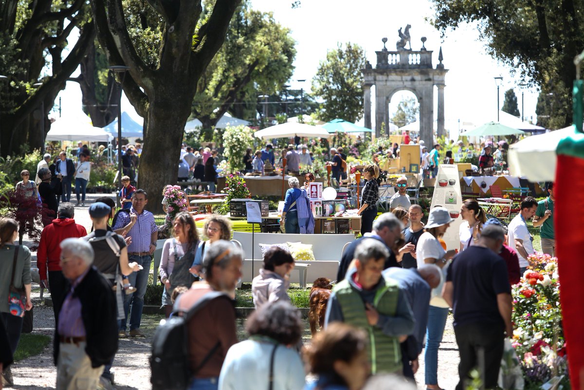 PerugiaFlower's tweet photo. E se vi dicessimo che #PerugiaFlowerShow torna con la sua edizione autunnale? Il 15 e 16 settembre 2018 ai Giardini del Frontone! https://t.co/oCCX9XTV9i