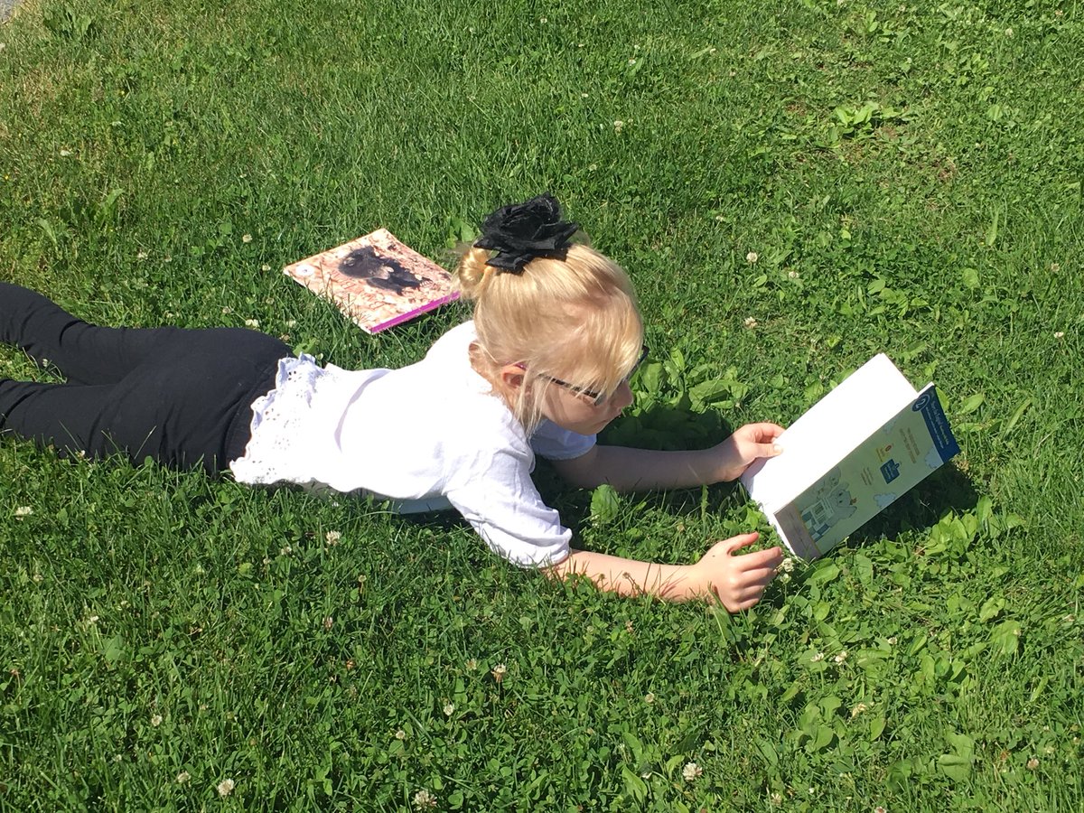 FTElementary's tweet photo. O’DEAR is happening right now at FTE! (Outside Drop Everything And Read) https://t.co/E5w7T8tV8N