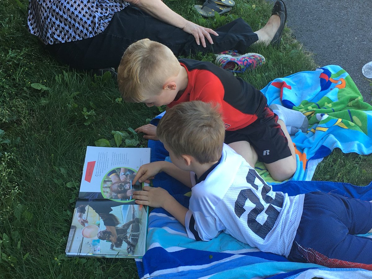 FTElementary's tweet photo. O’DEAR is happening right now at FTE! (Outside Drop Everything And Read) https://t.co/E5w7T8tV8N