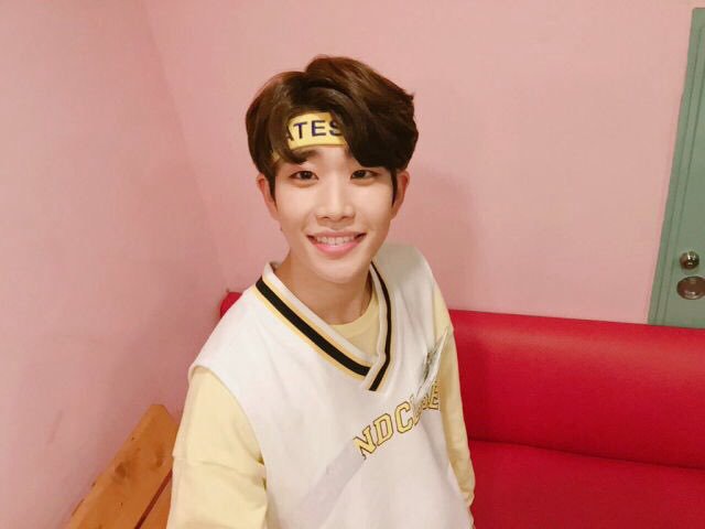 ddocayah's tweet photo. mj #astro https://t.co/gibN2Qqjrz