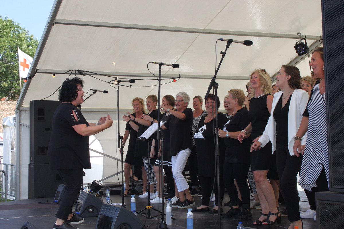hethazeskoor's tweet photo. Wat een feest tijdens de @aaltjesdagen in Harderwijk! Heerlijk gezongen tijdens onze optredens en enthousiast publiek; geweldig! https://t.co/LhnN6a97wv