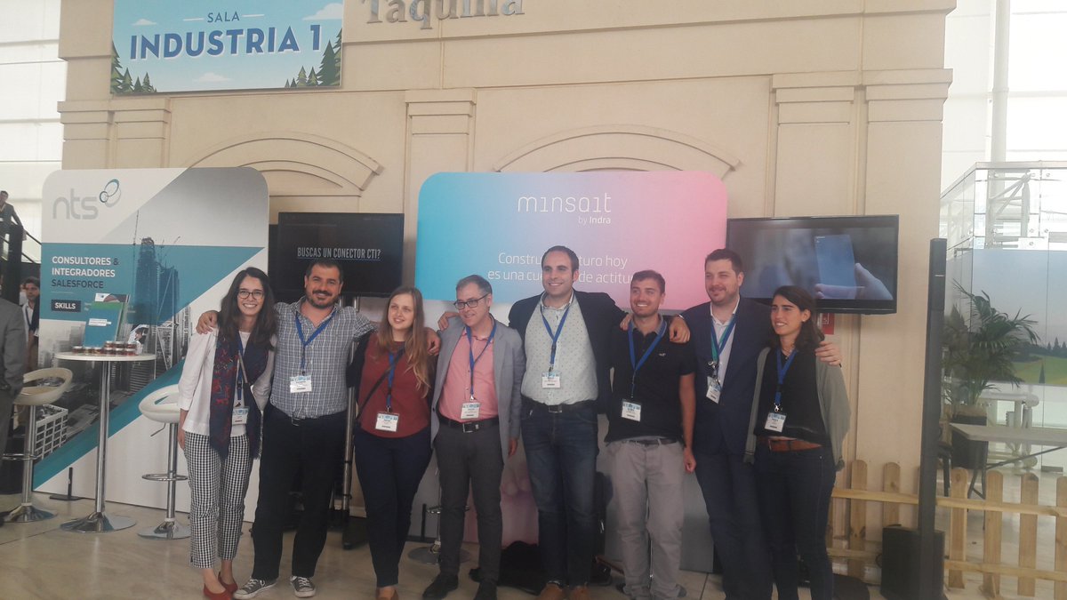 minsaitbyindra's tweet image. Este es nuestro equipo Minsait en el Basecamp #SalesforceBCN, donde nuestro experto, Vicente Baldó, nos ha hablado sobre cómo diseñar hoy el #ecommerce del futuro. cc. @salesforce