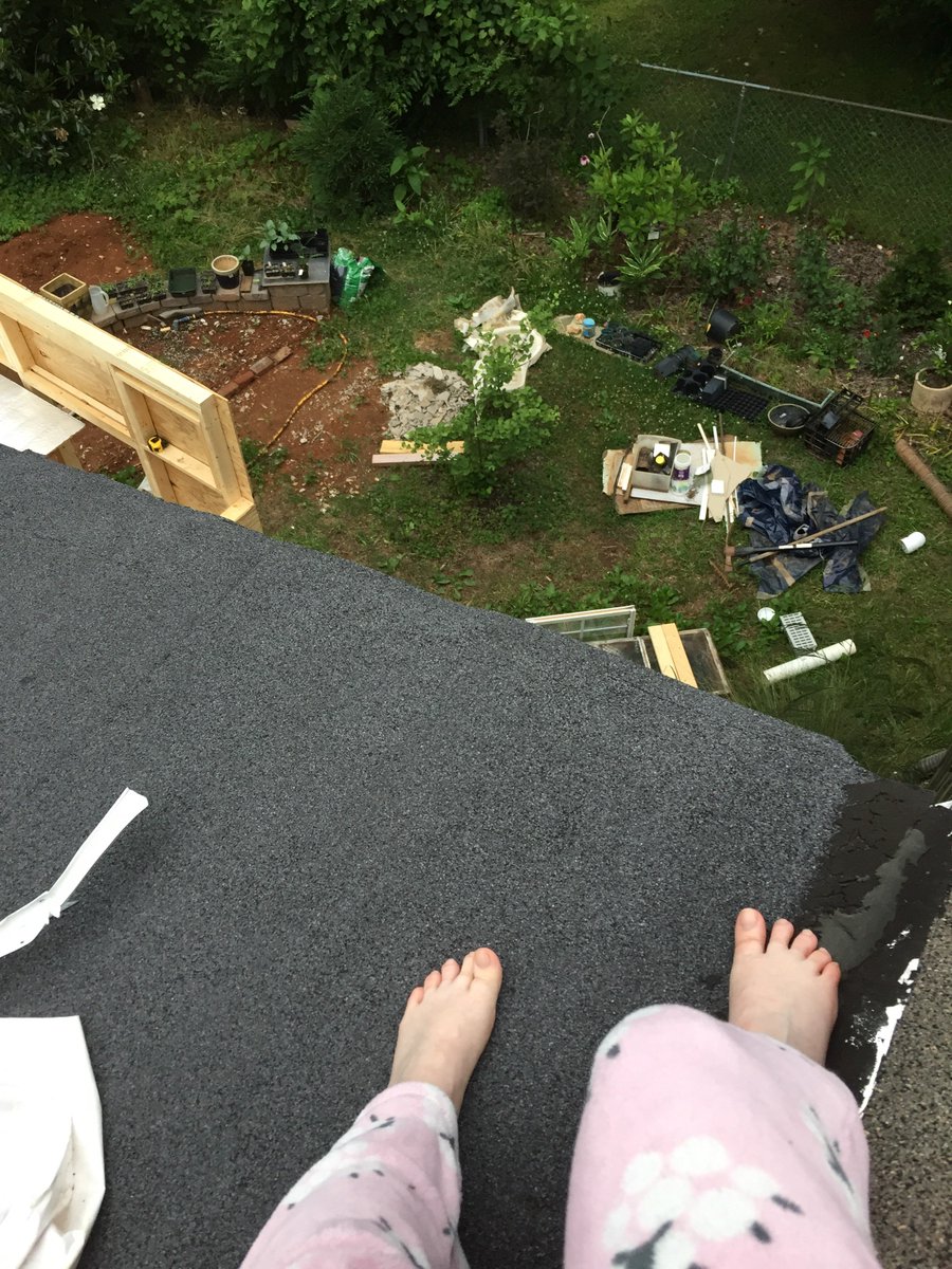 Kat_C_Writes's tweet photo. Kat on a cool shingle roof. Yes, those are my PJs.
#boredwriter #writingbreak https://t.co/sRmXOiPbol