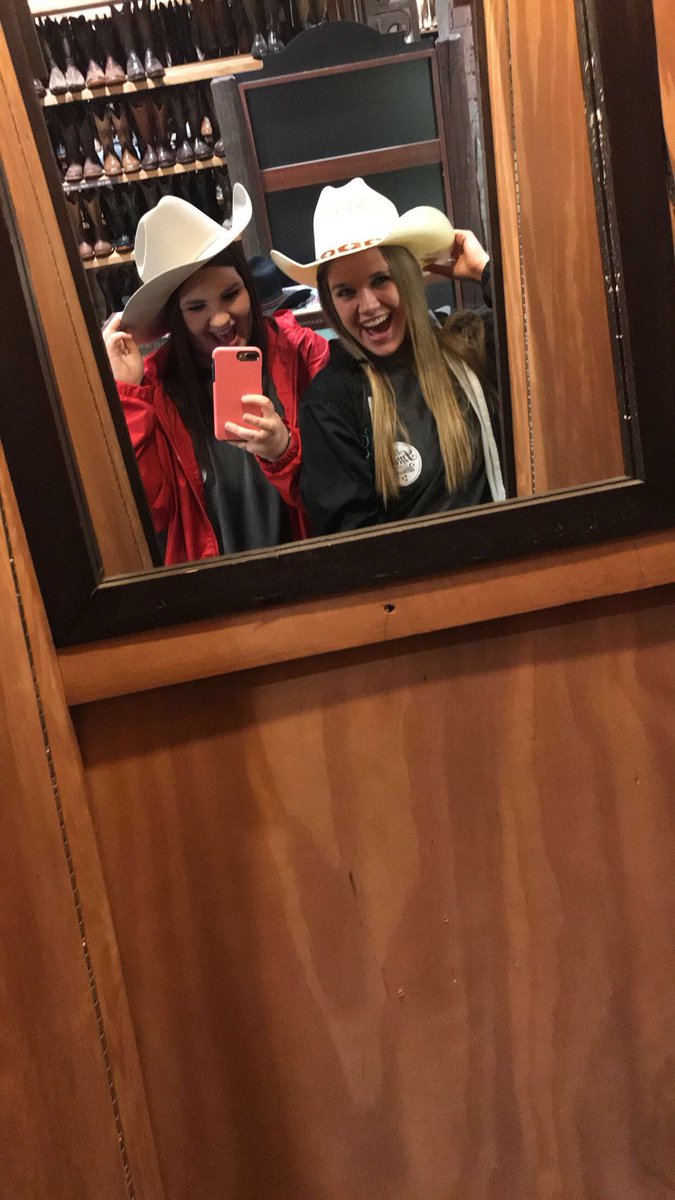 sarahhubley's tweet photo. HAPPY HAPPY birthday to my bestie gal and college roomie!!!! thx for keepin life fun and loving snacks as much as i do!!! hope 18 means you’ll pump your own gas now lolz, i love u dude💓😀🎂🎉🤠🤩🤙🏼 #lbpb #pbnt https://t.co/PO50SIYR9j