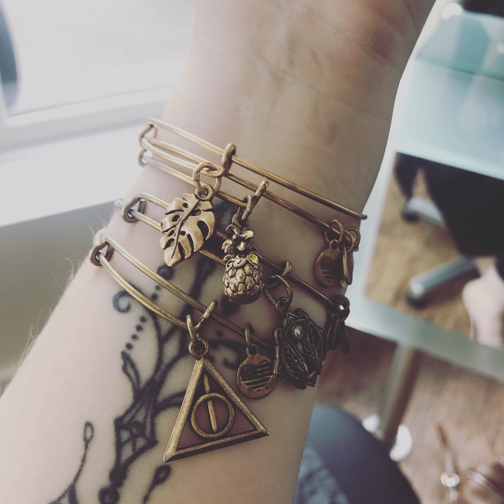 Spreading the love of @alexandani to my local hairdressers! Can we have more stores here please 👏❤️💜❤️ #prettylittlething #beauty #banglelove #braclet #expressindress #iwouldliketobeanabassador