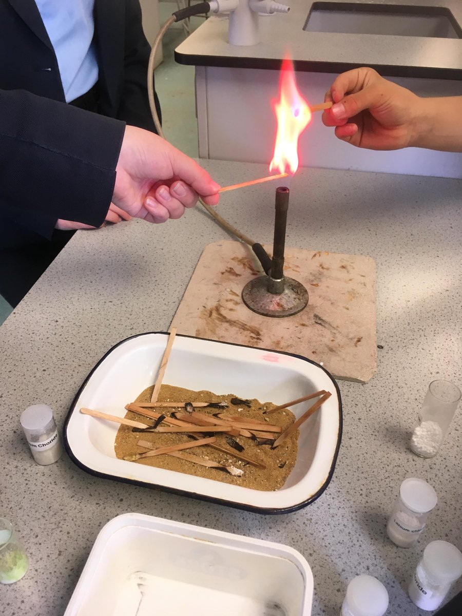 SamuelWardSTEM's tweet photo. year 9s are doing flame tests today in #STEM club led by Physics A level students @TnLSWA @SamWardAcad https://t.co/Q8XYpqBo8N