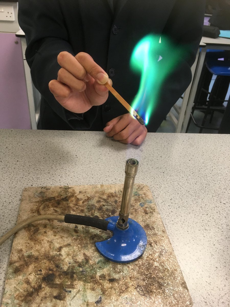 SamuelWardSTEM's tweet photo. year 9s are doing flame tests today in #STEM club led by Physics A level students @TnLSWA @SamWardAcad https://t.co/Q8XYpqBo8N