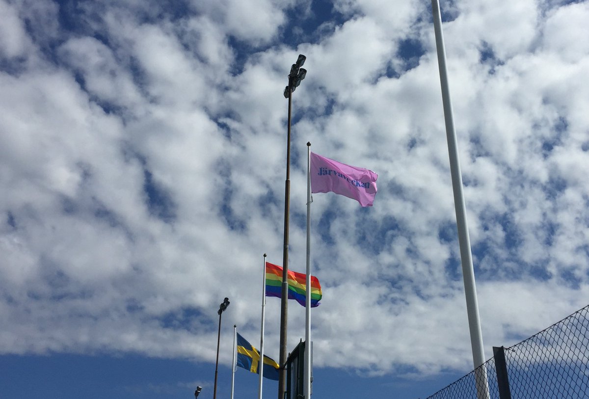 StiftelsenLäxhjälpen (@laxhjalpen) on Twitter photo Läxhjälpen är på #Järvaveckan!
Kom och besök vår monitor som vi har tillsammans med <a href="/Swedbank/">Swedbank Sverige</a>! Vi står där idag och på torsdag för att prata läxhjälp och hur vi påverkar samhället 💪 Läxhjälpen är på #Järvaveckan!
Kom och besök vår monitor som vi har tillsammans med <a href="/Swedbank/">Swedbank Sverige</a>! Vi står där idag och på torsdag för att prata läxhjälp och hur vi påverkar samhället 💪