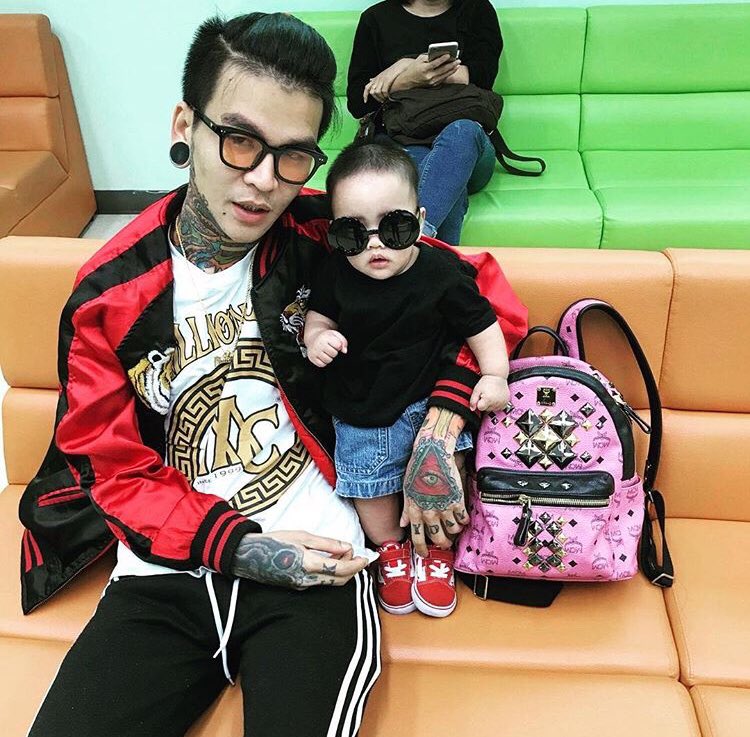 TTtualekTT's tweet photo. แอบส่อง IG พ่อต้น #GT ถ่ายกับลูกแล้วดูละมุนสุด น่ารักมากเว่ออออ 
#SMTMThailand https://t.co/jXD2sJ4gNM