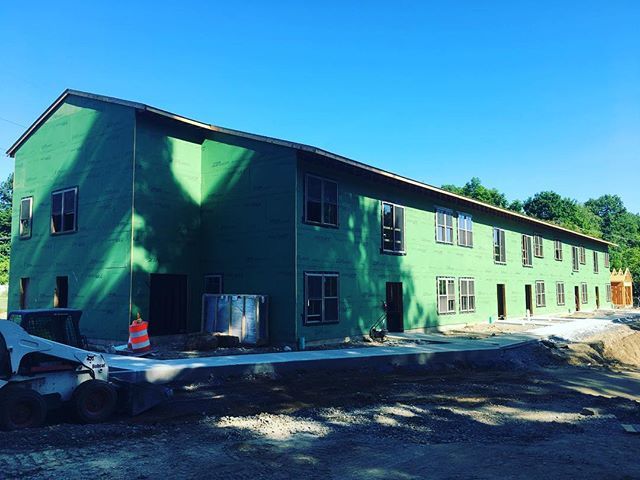 BigBearUSMCVet's tweet photo. Great planning meeting on this new affordable housing initiative in #highland #NY #hudsonvalley almost ready for sider to kickoff their scope of work and complete the #zipsystem @huberwood 5/8” ZIP panels on the roof and #ziprsheathing R6 on side walls. https://t.co/v5aS5MapBm https://t.co/H7Gqsarb3y