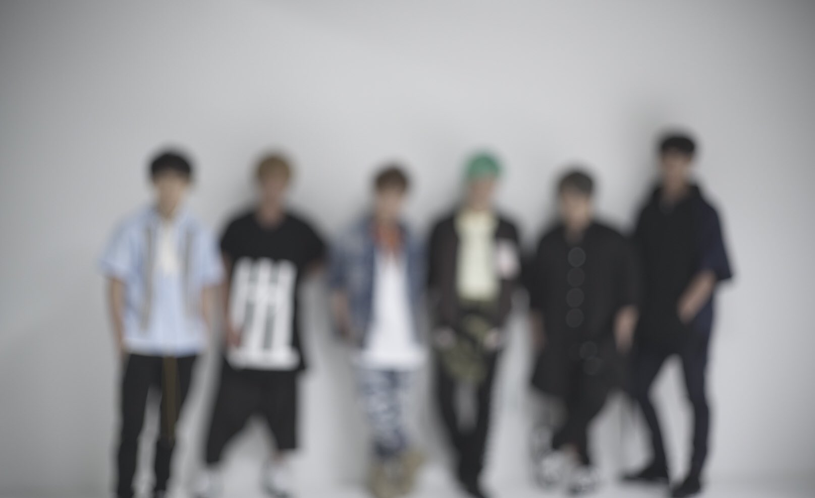 Uverworld Staff 今日は撮影からスタートして 現在はミックスなど 完成も近づいて来ました 写真ボケててすみません笑 Uverworld Alltimebest Uverworld T Co Sgltqgk2ww Twitter