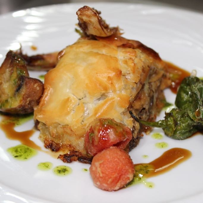 Farcellet de cua de vedella eco de @ramaderialasoleia amb sitake eco de <a href="/boletbenfet/">Bolet Ben Fet</a> 15.70€ #Carta #SlowFood #Km0 #Eco #Cerdanyola