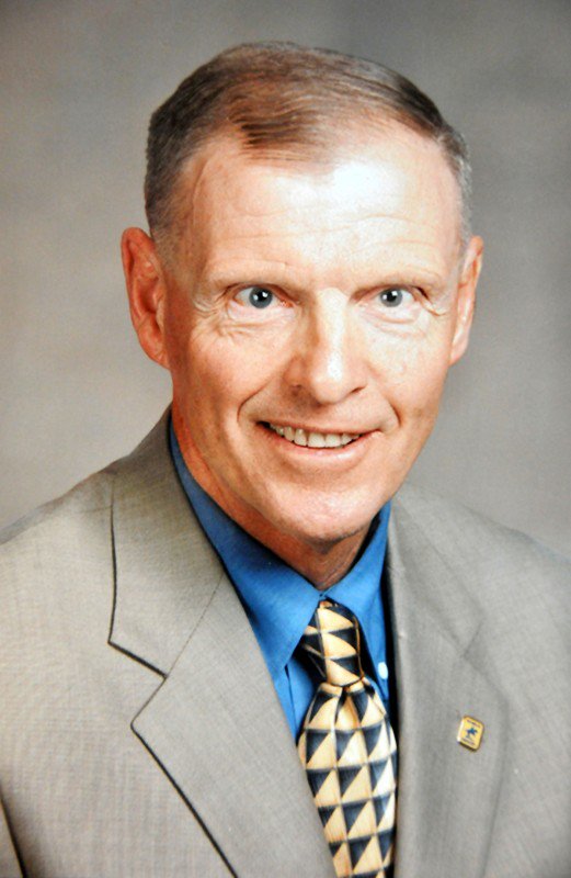 DEDeptofEd's tweet photo. Congrats to David Robinson, who will be presented the DIAA Lifetime Achievement Award Thursday at the DIAA Board of Directors meeting. #netde #edude https://t.co/YOxSugIYyW